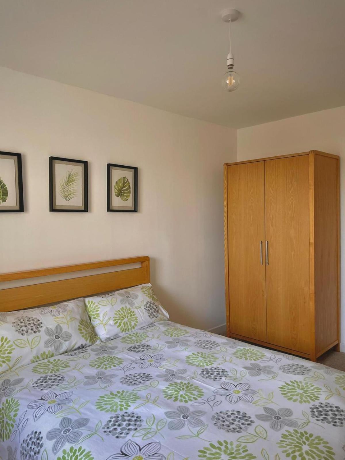 Bright 2-Bedroom Apartment With Parking In Montrose Exterior foto